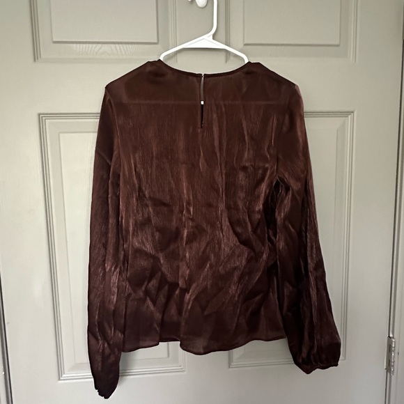 Metallic Gathered Neck Balloon Sleeve Top - Picture 7 of 11